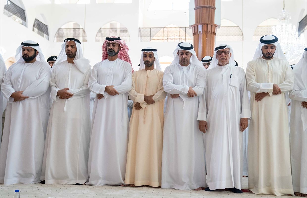 Sharjah Ruler performs funeral prayer on body of Khalid Al Qasimi