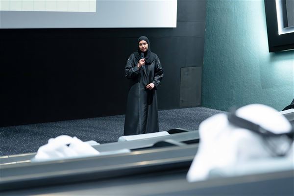 سلطان بن أحمد القاسمي يشهد جلسة العصف الذهني لجائزة التميز المؤسسي 