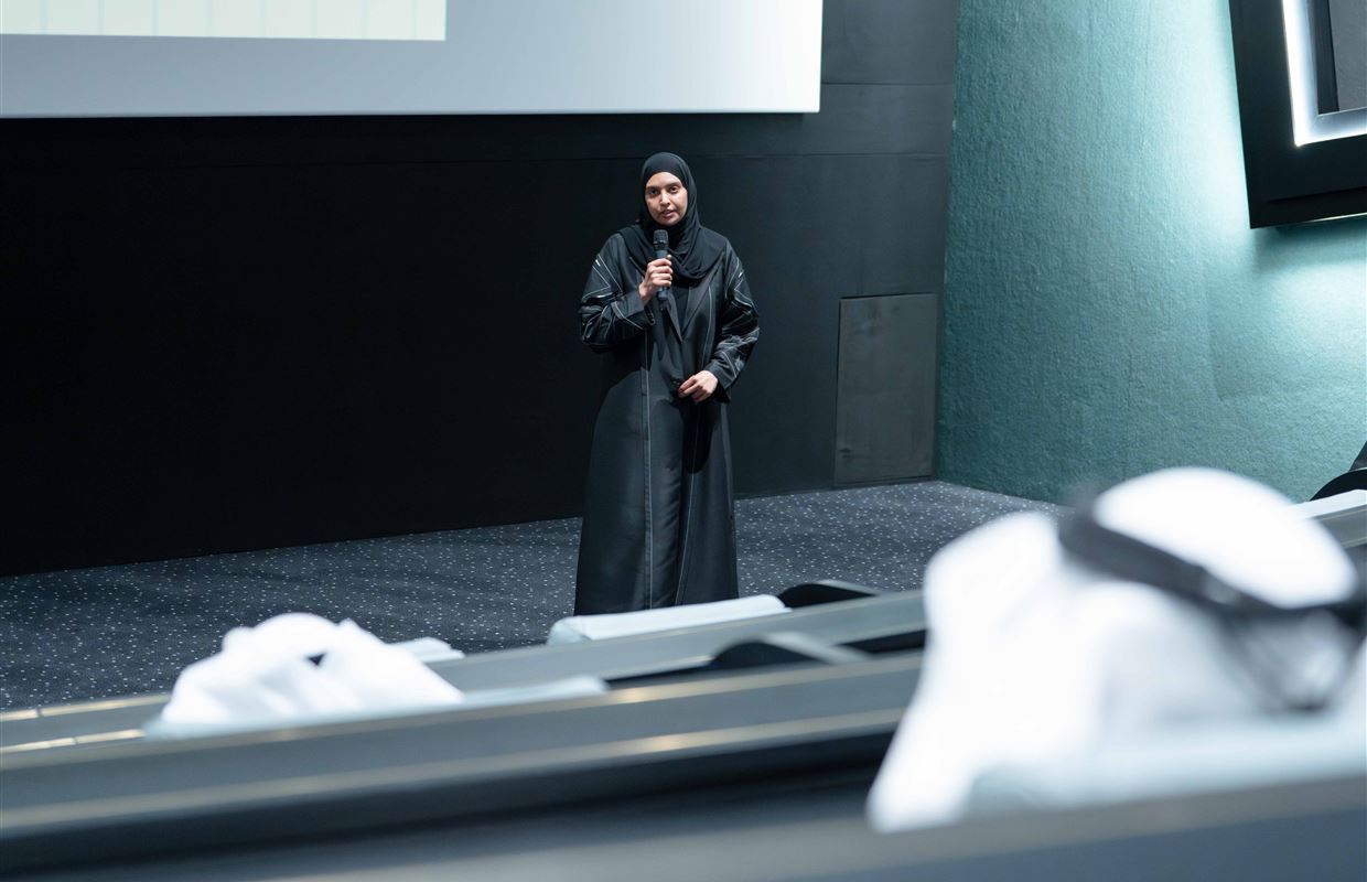 سلطان بن أحمد القاسمي يشهد جلسة العصف الذهني لجائزة التميز المؤسسي 