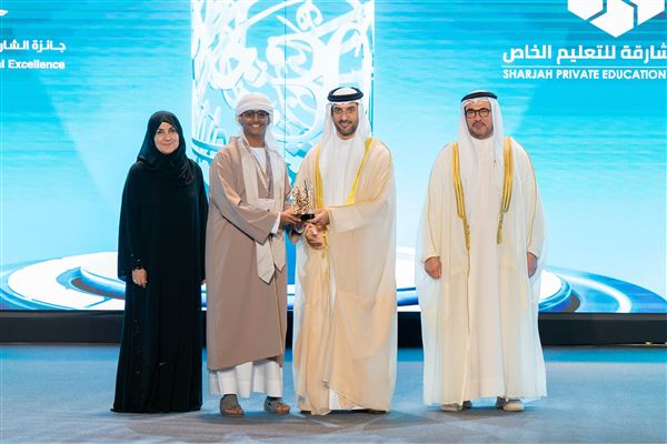 سلطان بن أحمد القاسمي يكرم الفائزين بجائزة الشارقة للتفوق والتميز التربوي في دورتها الـ 30