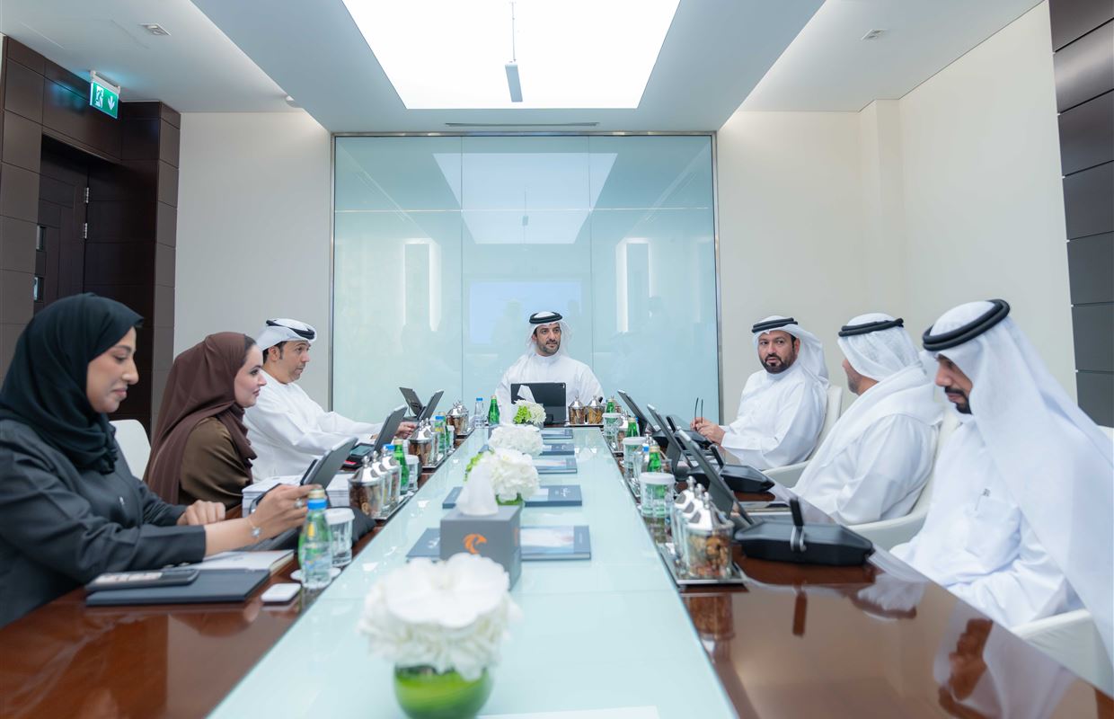 سلطان بن أحمد القاسمي يترأس اجتماع مجلس الشارقة للإعلام ويطلع على أحدث عربات البث الخارجي لهيئة الشارقة للإذاعة والتلفزيون