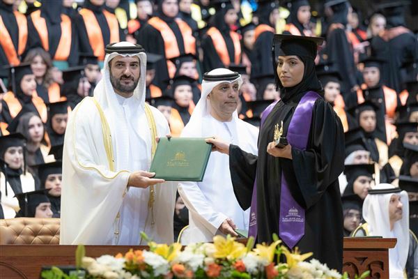 سلطان بن أحمد القاسمي يشهد حفل تخريج طالبات جامعة الشارقة