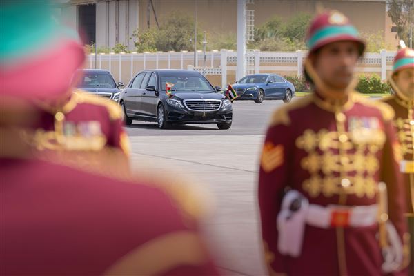 حاكم الشارقة يغادر سلطنة عُمان