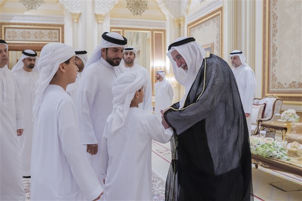 حاكم الشارقة يستقبل المهنئين بشهر رمضان المبارك في قصر البديع