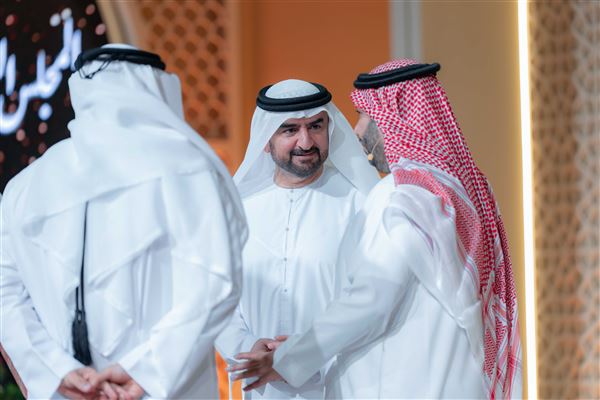 عبد الله بن سالم القاسمي وسلطان بن أحمد القاسمي يشهدان الجلسة الثانية للمجلس الرمضاني لنادي الشارقة للصحافة