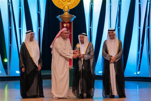 سلطان القاسمي يشهد ختام الدورة 32 من أيام الشارقة المسرحية ويُكرّم الفائزين