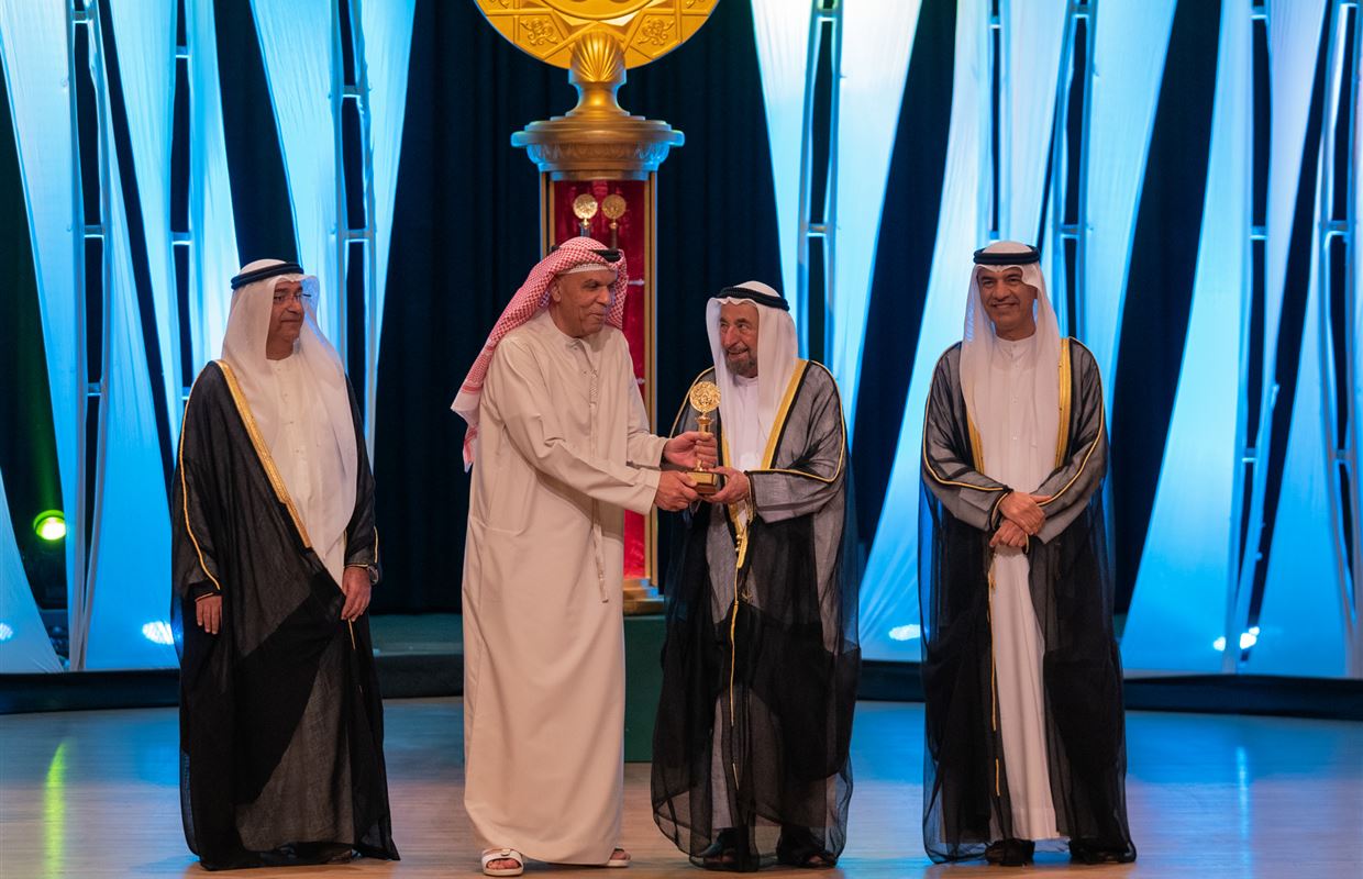 سلطان القاسمي يشهد ختام الدورة 32 من أيام الشارقة المسرحية ويُكرّم الفائزين