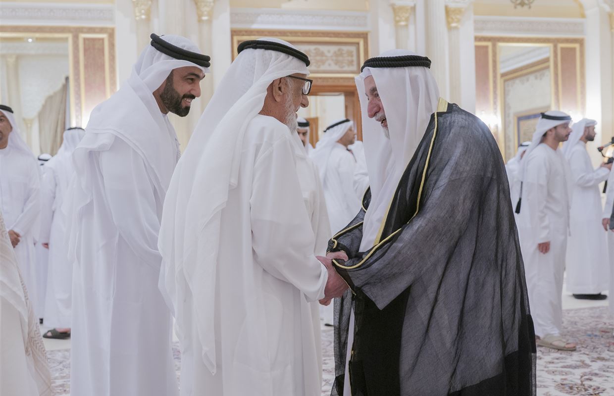 حاكم الشارقة يستقبل المهنئين بشهر رمضان المبارك في قصر البديع