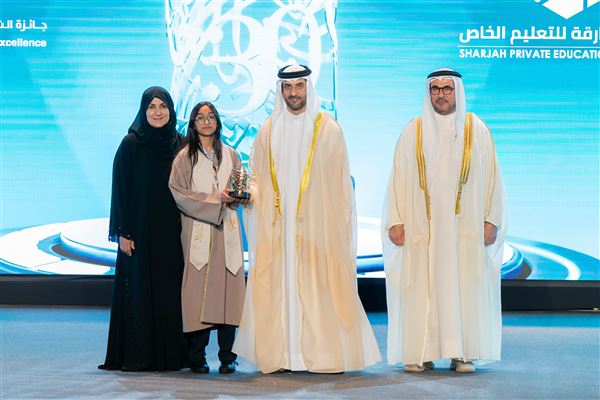 سلطان بن أحمد القاسمي يكرم الفائزين بجائزة الشارقة للتفوق والتميز التربوي في دورتها الـ 30
