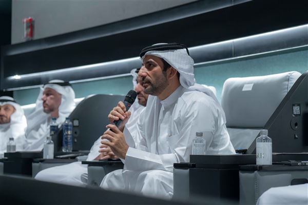 سلطان بن أحمد القاسمي يشهد جلسة العصف الذهني لجائزة التميز المؤسسي 