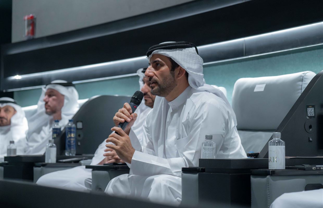 سلطان بن أحمد القاسمي يشهد جلسة العصف الذهني لجائزة التميز المؤسسي 
