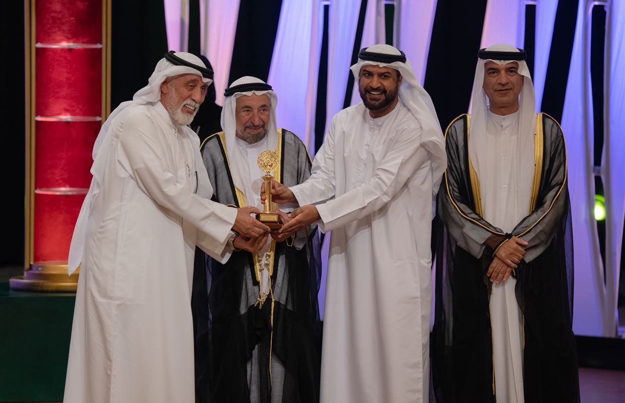 سلطان القاسمي يشهد ختام الدورة 32 من أيام الشارقة المسرحية ويُكرّم الفائزين