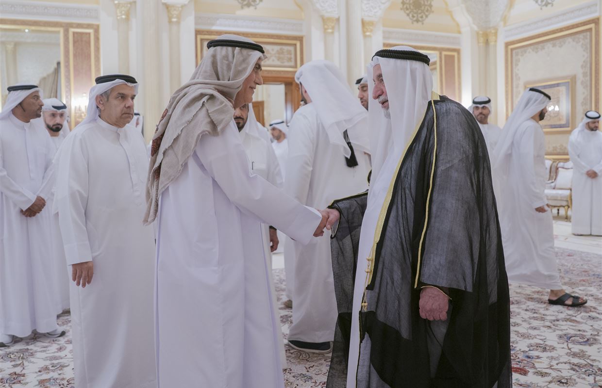 حاكم الشارقة يستقبل المهنئين بشهر رمضان المبارك في قصر البديع