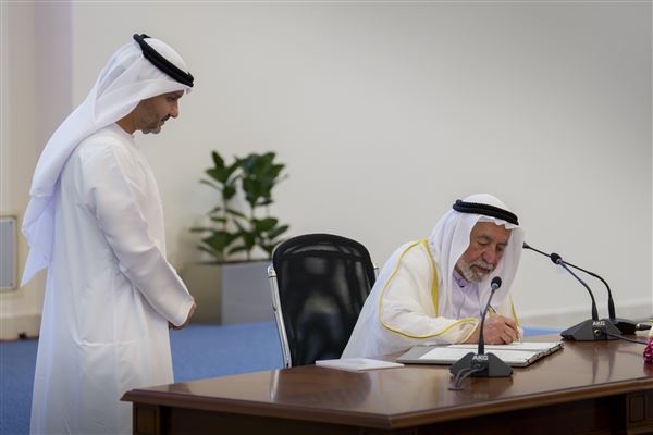 سلطان القاسمي يصدر تشريعات قانونية بشأن إنشاء وتنظيم وتشكيل مجلس الشارقة للتعليم العالي والبحث العلمي وتشكيل اللجنة التنفيذية الدائمة للمجلس