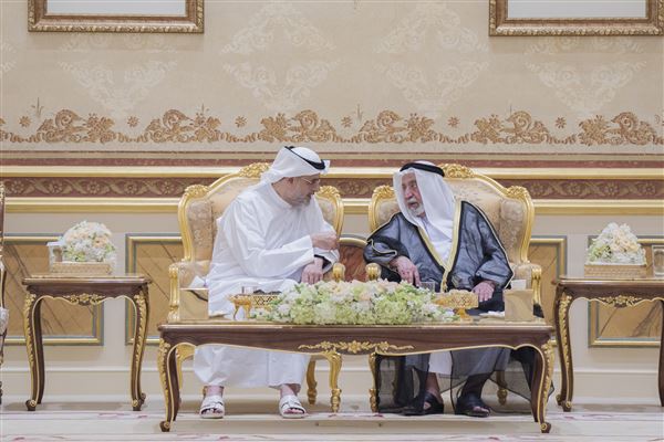 حاكم الشارقة يستقبل المهنئين بشهر رمضان المبارك في قصر البديع
