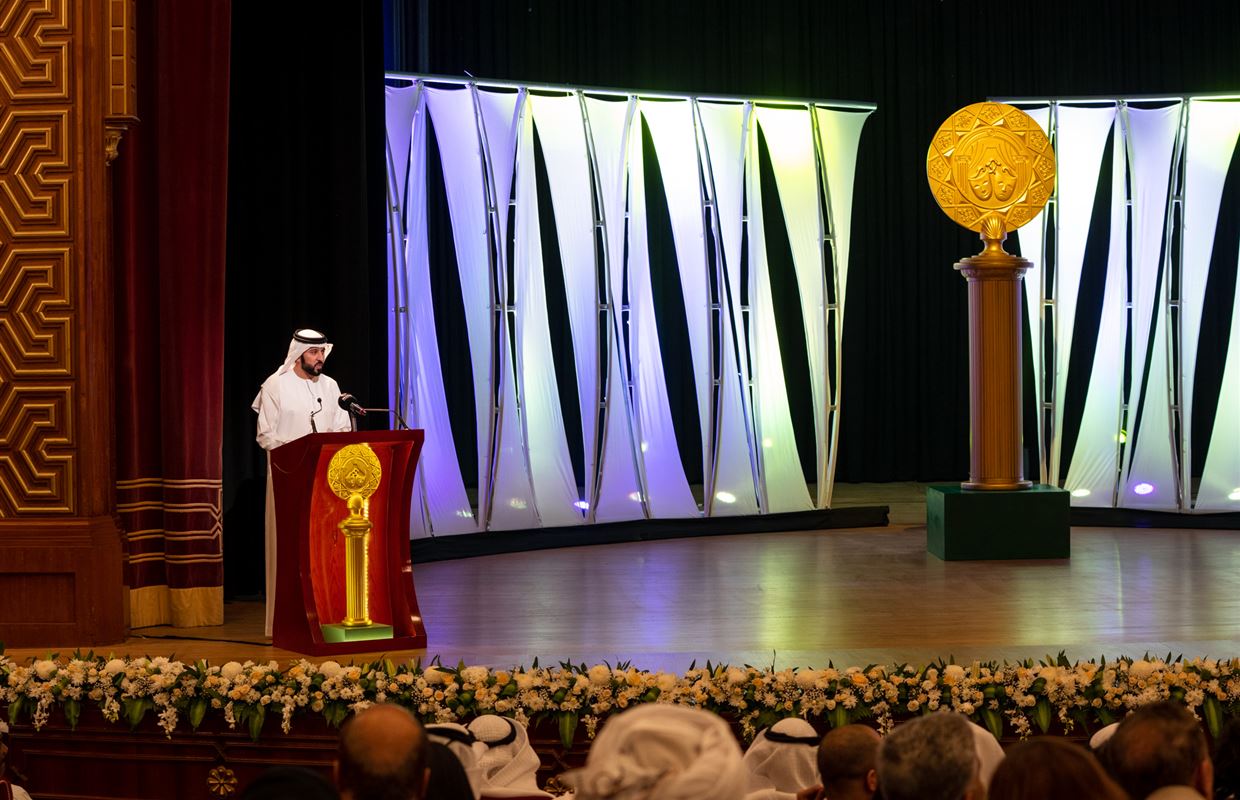 سلطان القاسمي يشهد ختام الدورة 32 من أيام الشارقة المسرحية ويُكرّم الفائزين