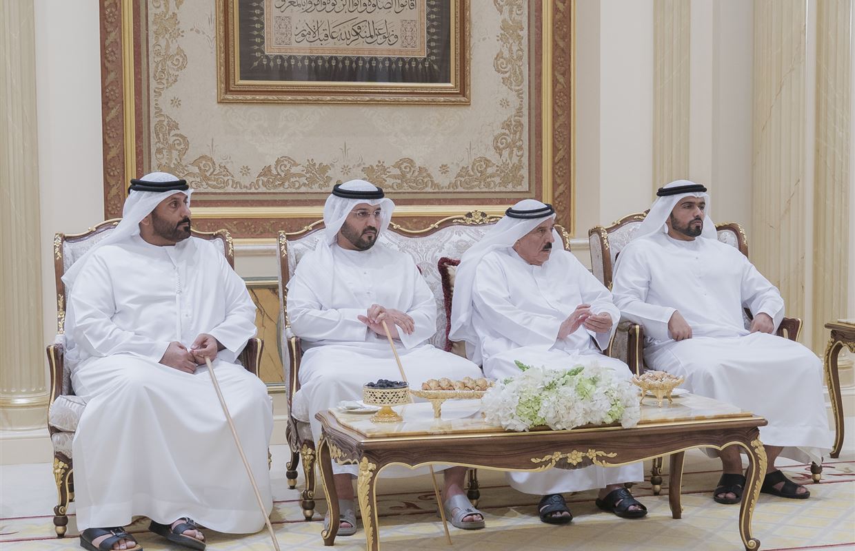 حاكم الشارقة يستقبل المهنئين بشهر رمضان المبارك في قصر البديع