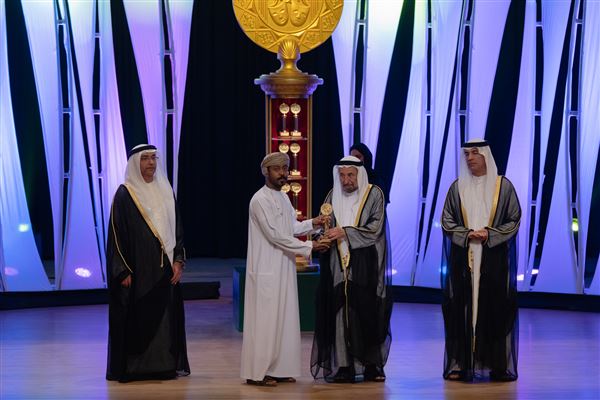 سلطان القاسمي يشهد ختام الدورة 32 من أيام الشارقة المسرحية ويُكرّم الفائزين
