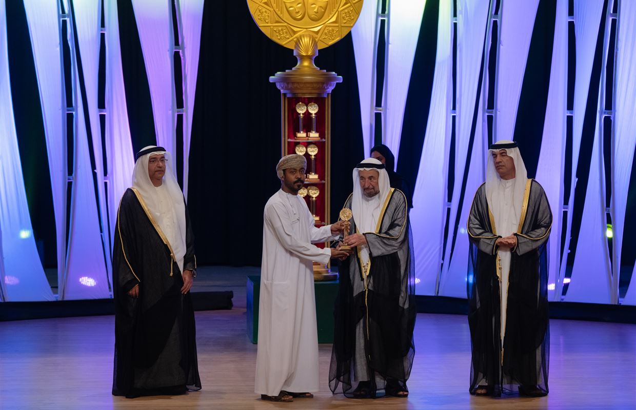 سلطان القاسمي يشهد ختام الدورة 32 من أيام الشارقة المسرحية ويُكرّم الفائزين