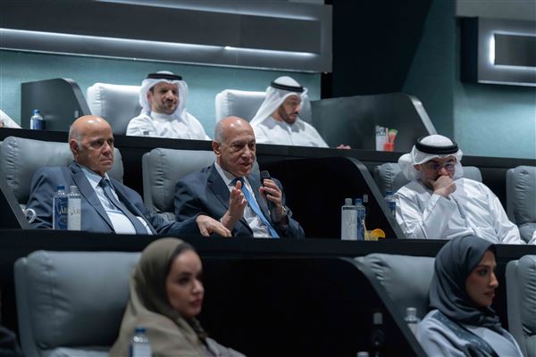 سلطان بن أحمد القاسمي يشهد جلسة العصف الذهني لجائزة التميز المؤسسي 