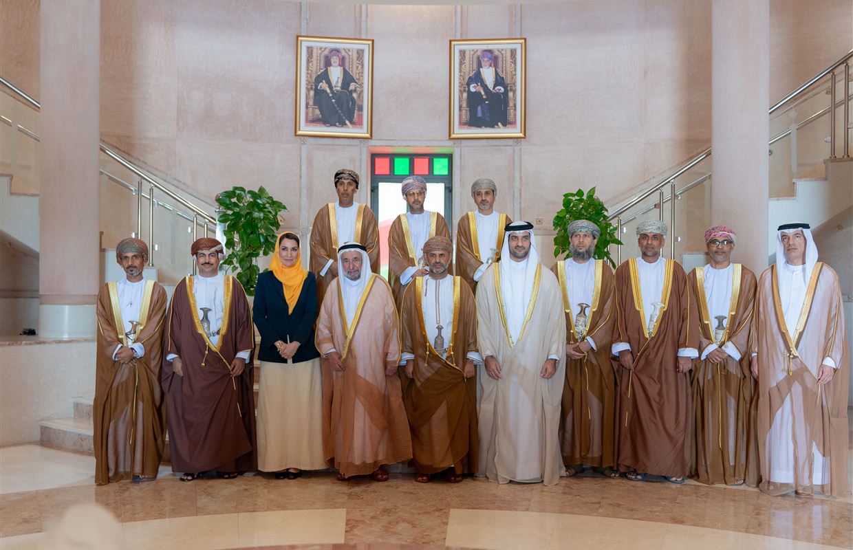 حاكم الشارقة يزور مركز جامعة السلطان قابوس الثقافي