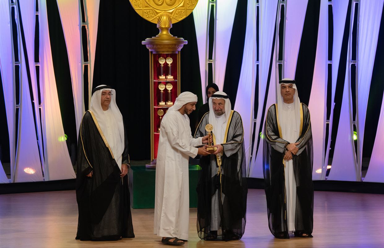 سلطان القاسمي يشهد ختام الدورة 32 من أيام الشارقة المسرحية ويُكرّم الفائزين