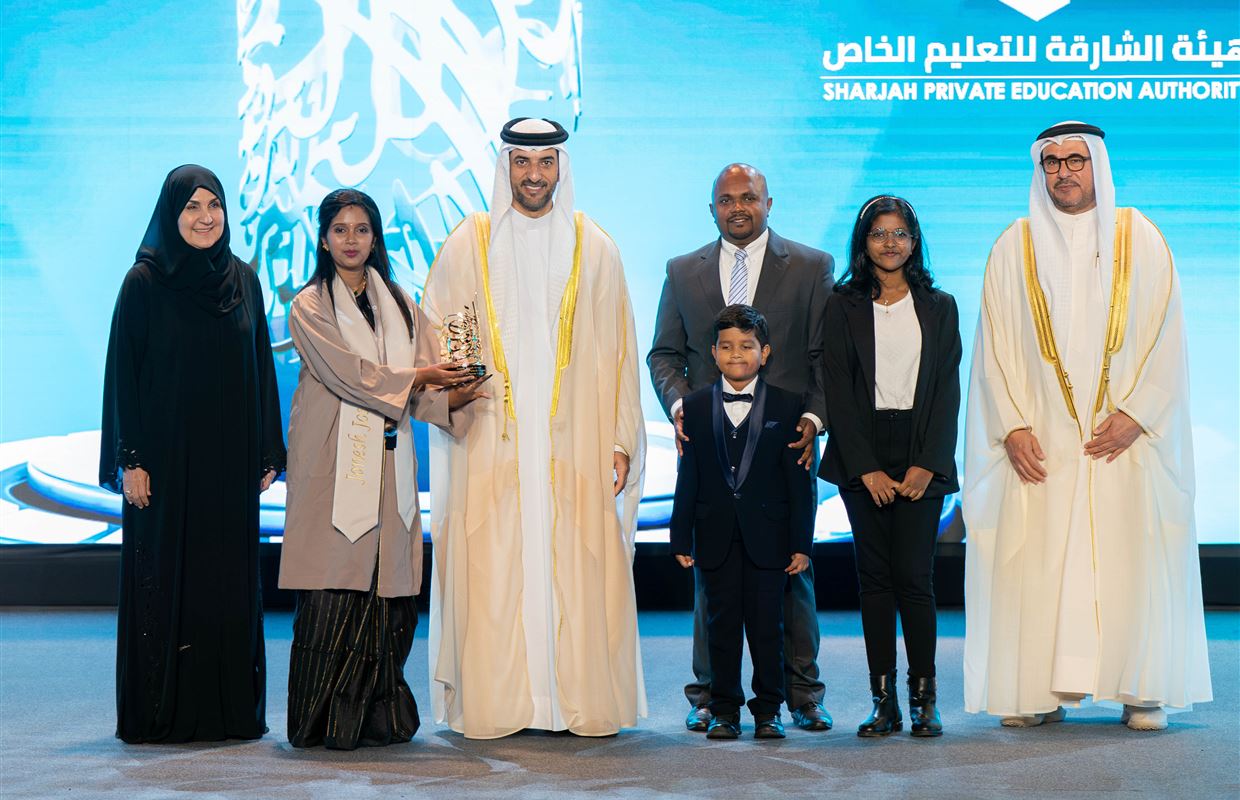 سلطان بن أحمد القاسمي يكرم الفائزين بجائزة الشارقة للتفوق والتميز التربوي في دورتها الـ 30
