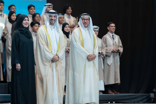 سلطان بن أحمد القاسمي يكرم الفائزين بجائزة الشارقة للتفوق والتميز التربوي في دورتها الـ 30