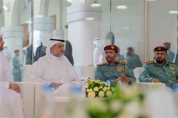 ولي عهد الشارقة يزيح ستار لوحة 
