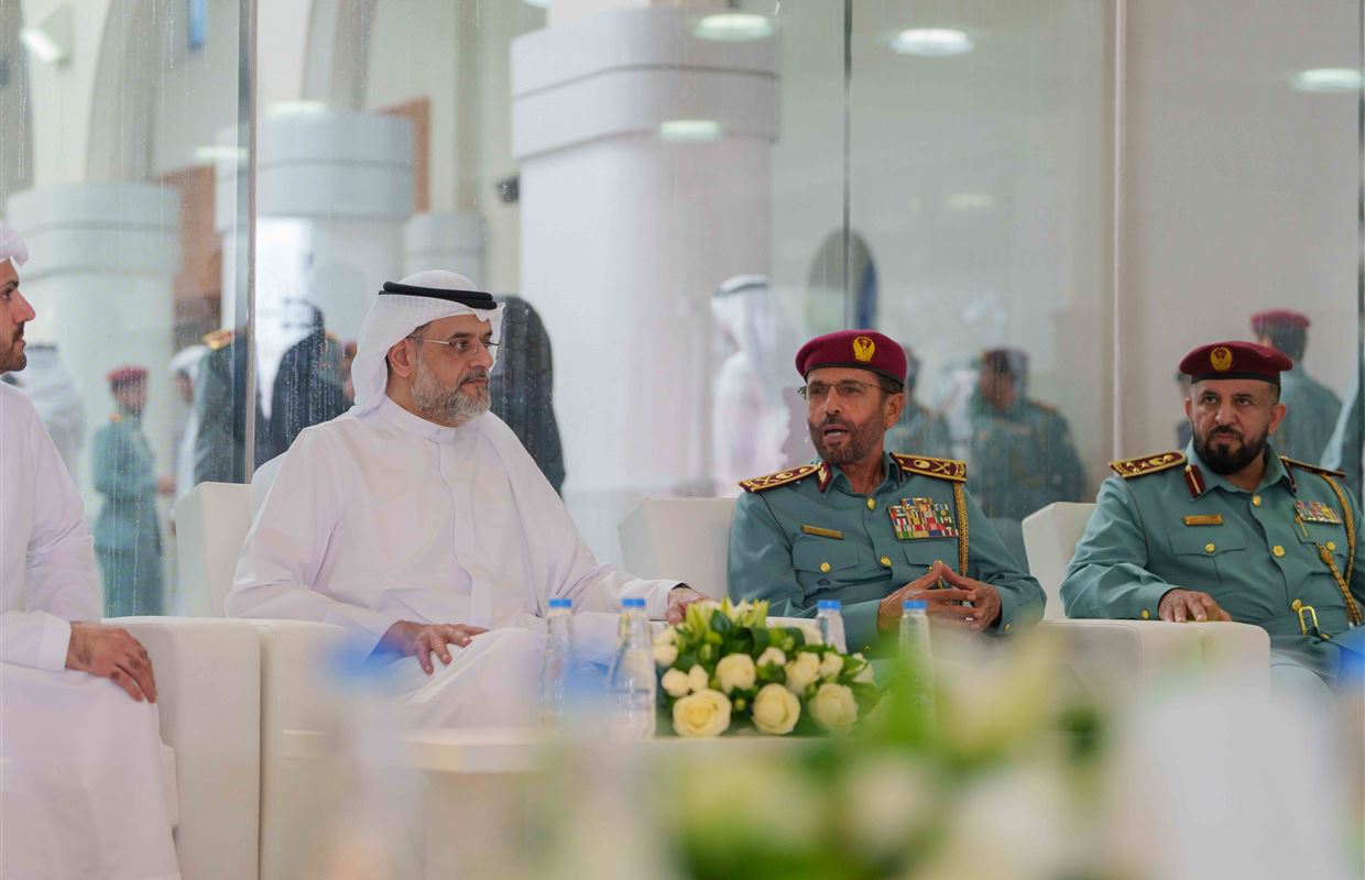 ولي عهد الشارقة يزيح ستار لوحة 