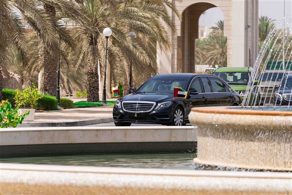 حاكم الشارقة يزور مركز جامعة السلطان قابوس الثقافي