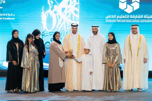 سلطان بن أحمد القاسمي يكرم الفائزين بجائزة الشارقة للتفوق والتميز التربوي في دورتها الـ 30