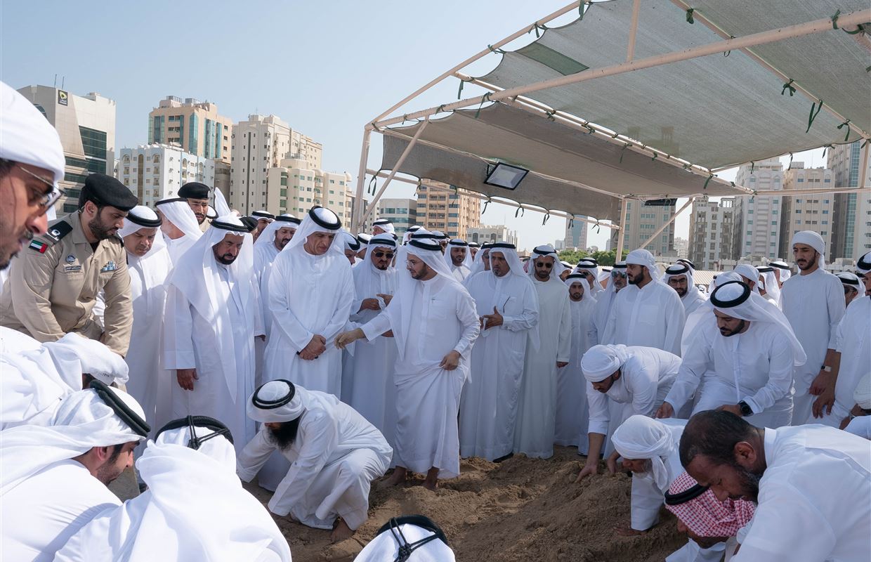 Sharjah Ruler performs funeral prayer on body of Khalid Al Qasimi