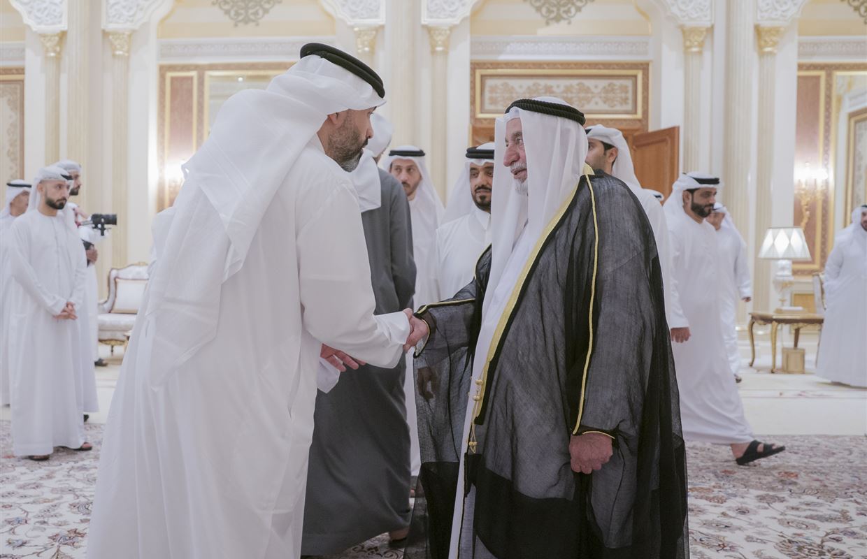 حاكم الشارقة يستقبل المهنئين بشهر رمضان المبارك في قصر البديع