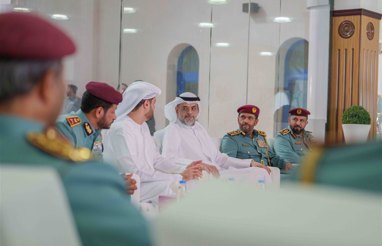 ولي عهد الشارقة يزيح ستار لوحة 