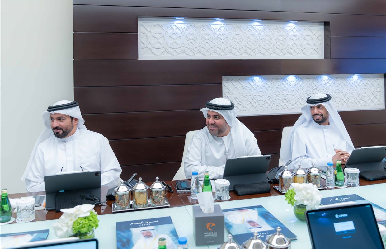 سلطان بن أحمد القاسمي يترأس اجتماع مجلس الشارقة للإعلام ويطلع على أحدث عربات البث الخارجي لهيئة الشارقة للإذاعة والتلفزيون