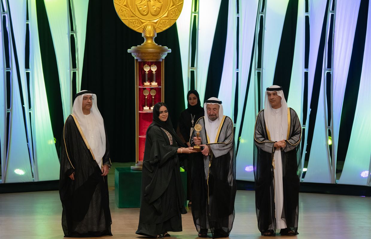 سلطان القاسمي يشهد ختام الدورة 32 من أيام الشارقة المسرحية ويُكرّم الفائزين