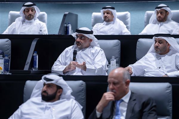 سلطان بن أحمد القاسمي يشهد جلسة العصف الذهني لجائزة التميز المؤسسي 
