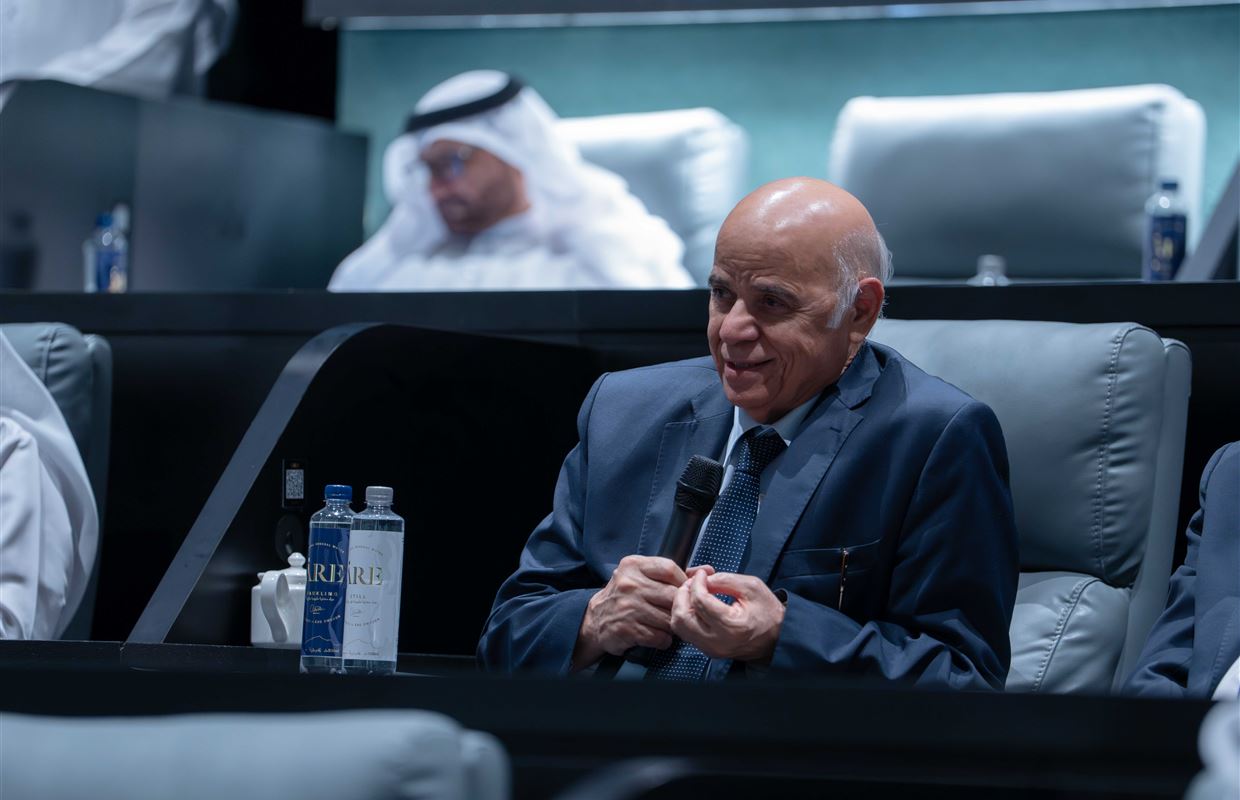 سلطان بن أحمد القاسمي يشهد جلسة العصف الذهني لجائزة التميز المؤسسي 