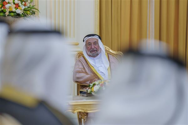 حاكم الشارقة يشهد أداء اليمين القانونية لرئيس وأعضاء المجلس البلدي لمدينة خورفكان