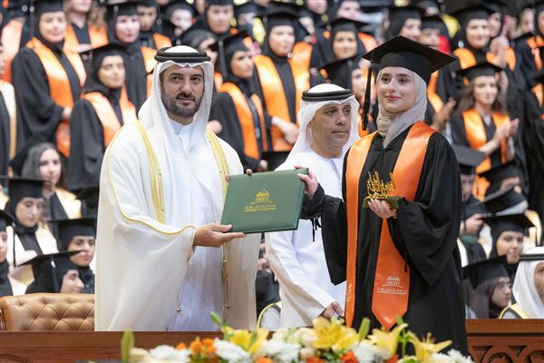 سلطان بن أحمد القاسمي يشهد حفل تخريج طالبات جامعة الشارقة