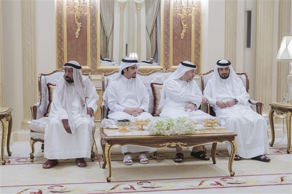 حاكم الشارقة يستقبل المهنئين بشهر رمضان المبارك في قصر البديع