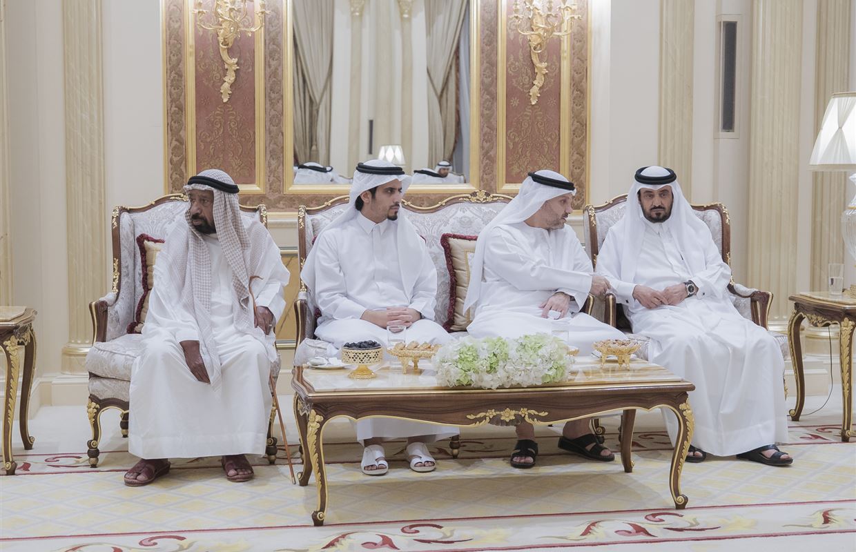 حاكم الشارقة يستقبل المهنئين بشهر رمضان المبارك في قصر البديع