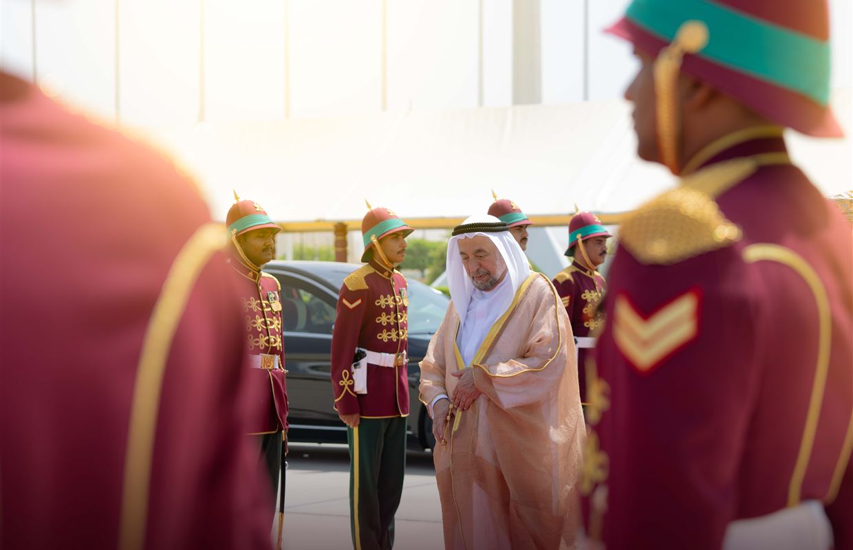 حاكم الشارقة يغادر سلطنة عُمان