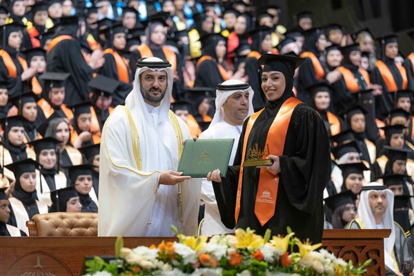 سلطان بن أحمد القاسمي يشهد حفل تخريج طالبات جامعة الشارقة