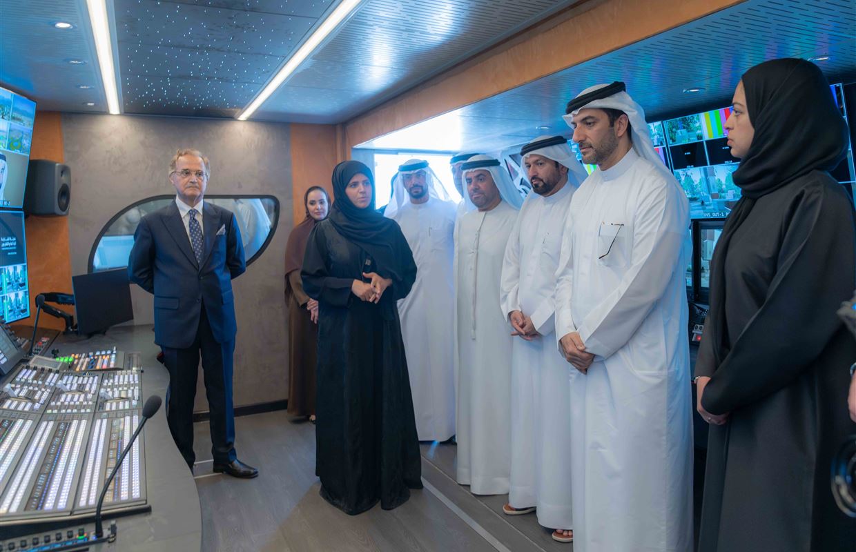 سلطان بن أحمد القاسمي يترأس اجتماع مجلس الشارقة للإعلام ويطلع على أحدث عربات البث الخارجي لهيئة الشارقة للإذاعة والتلفزيون