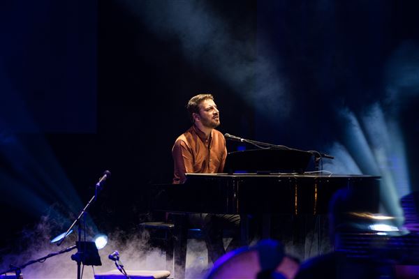 Sami Yusuf Recreates the Magic of His Universal Music in First Sharjah Concert