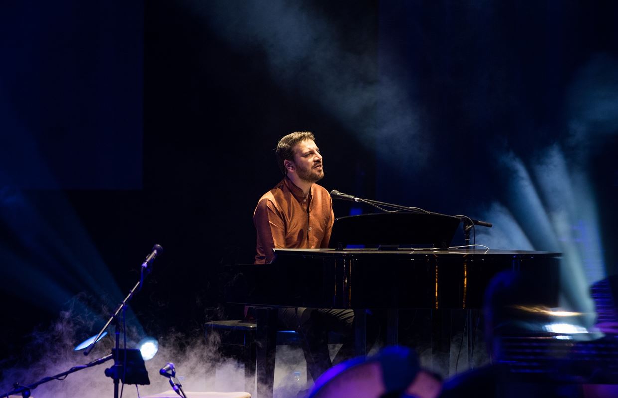 Sami Yusuf Recreates the Magic of His Universal Music in First Sharjah Concert