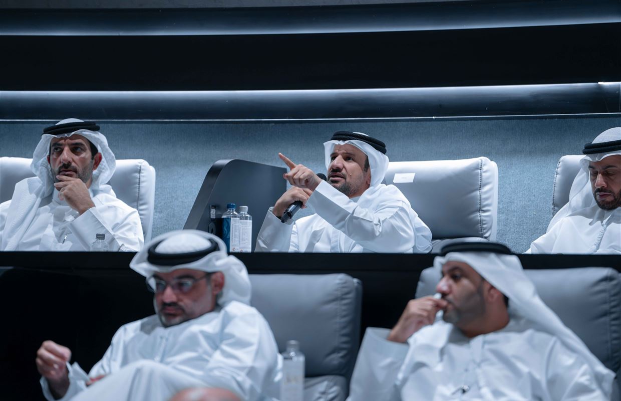 سلطان بن أحمد القاسمي يشهد جلسة العصف الذهني لجائزة التميز المؤسسي 