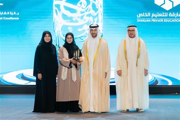 سلطان بن أحمد القاسمي يكرم الفائزين بجائزة الشارقة للتفوق والتميز التربوي في دورتها الـ 30